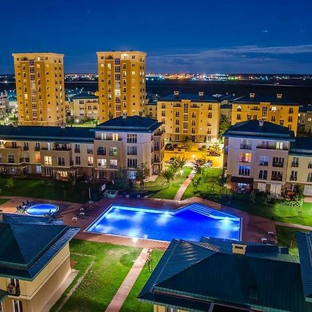Luxury Apartment With Pool In North Bucharest Cretuleasca Buitenkant foto